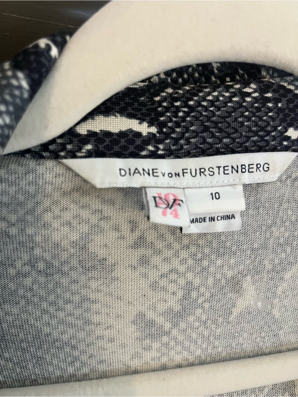 DVF Silk Black & Gray Snake Print Wrap Dress 10 - Picture 6 of 7